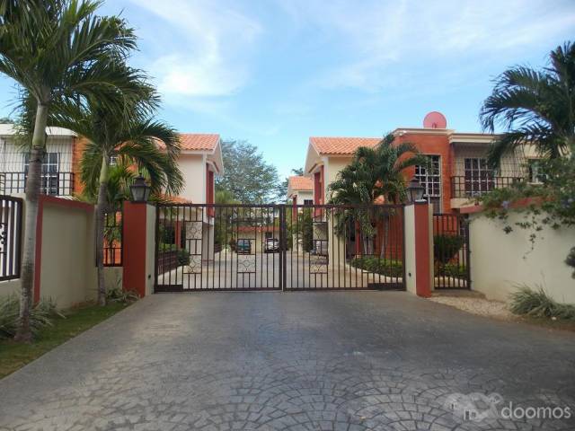 Jochy Real Estate Vende Town House en Buena Vista Norte - 1