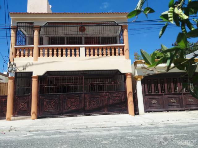 CASA EN VENTA EN LA URBANIZACION YULISSA SANTIAGO - 1