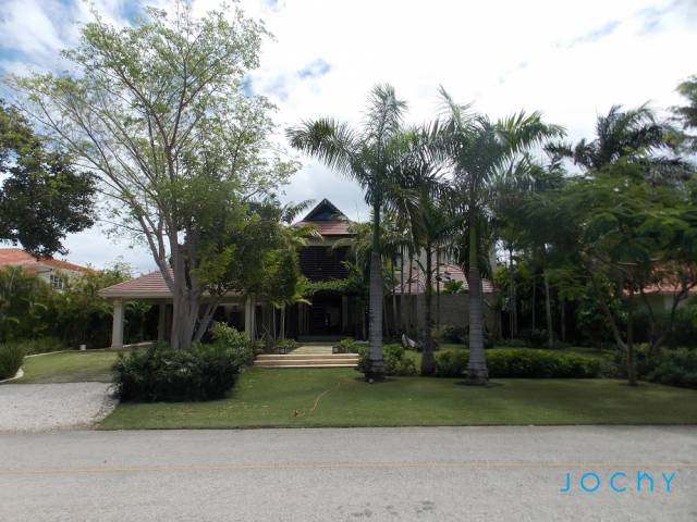 Jochy Real Estate, Vende Villa, En Punta Cana. - 2