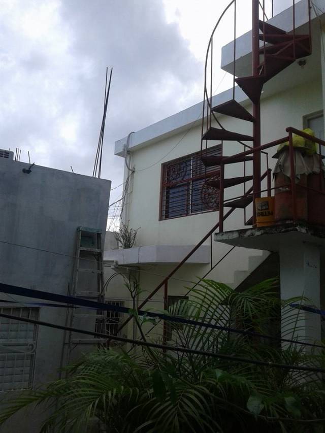 UN LOCAL comercial  DE 85m2 y dos apartamentos - 4
