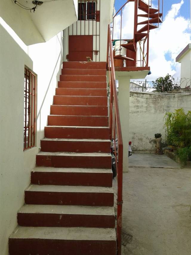 UN LOCAL comercial  DE 85m2 y dos apartamentos - 5