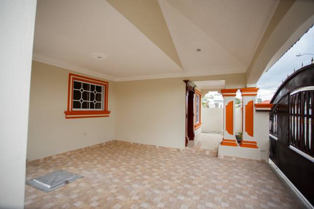 CASA EN VENTA EN PRADOS DEL REY SANTIAGO - 2
